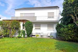 Freistehendes Zweifamilienhaus großer SW-Garten plus Doppelgarage / 3 STP – Die vollständige Adresse der Immobilie erhältst du vom Anbieter., 67229 Gerolsheim – Vorschaubild 1