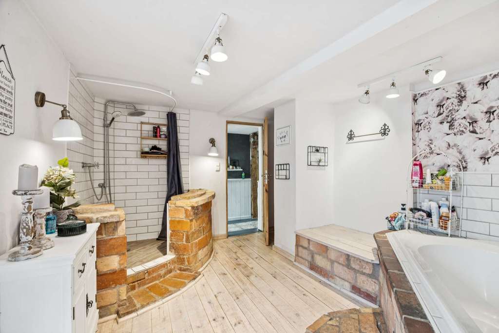 Immobilie in Tessin - Fachwerkhaus mit viel Platz und Gestaltungsspielraum – Wohnen für Individualisten in Tessin - Bild 1