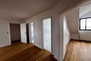 Bezugsfreie, schön geschnittene Dachgeschosswohnung mit Wannenbad in zentraler Lage – Die vollständige Adresse der Immobilie erhältst du vom Anbieter., 4315 Neustadt-Neuschönefeld, Leipzig – Vorschaubild 5