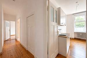 Bezugsfrei: 2-Zimmer-Altbaucharme mit sonnigem Balkon zum Innenhof in Steglitz – Die vollständige Adresse der Immobilie erhältst du vom Anbieter., 12163 Steglitz, Berlin – Vorschaubild 9