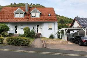 Gepflegte Doppelhaushälfte mit Platz für die ganze Familie – Die vollständige Adresse der Immobilie erhältst du vom Anbieter., 97762 Hammelburg – Vorschaubild 1