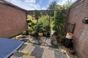 Ruhig gelegenes Reihenmittelhaus mit kleinem Garten und Terrasse – Die vollständige Adresse der Immobilie erhältst du vom Anbieter., 24146 Elmschenhagen, Kiel – Vorschaubild 2