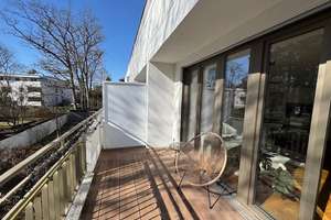 Traumhafte, elegante und neuwertige 3-Zimmer-Wohnung mit herrlichem Balkon. Ruhige Lage.