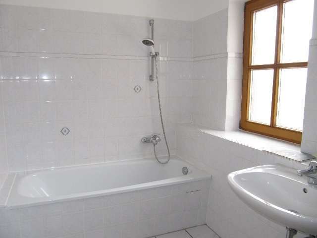 Immobilie in Leuna - 6,1 % Brutto-Rendite I Balkon I Einbauküche I Tageslichtbad I PKW-Stellplatz I 48 m² Dachspeicher - Bild 5