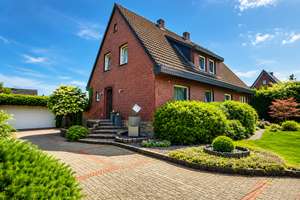 Wohnen wie im eigenen Park – Traumhaus mit Einliegerwohnung und Baureserve von Ibbenbüren