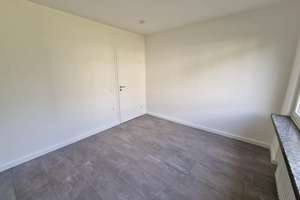 Vollständig renovierte Wohnung mit vier Zimmern und Balkon in Krefeld – Die vollständige Adresse der Immobilie erhältst du vom Anbieter., 47803 Benrad-Nord, Krefeld – Vorschaubild 11