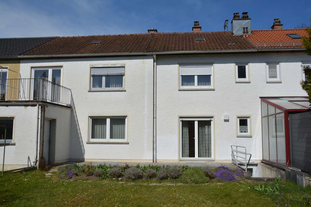 Immobilie in Illertissen - Reihenhaus mit großem Garten, zentrumsnah in Illertissen, PROVISIONFREI - Bild 1