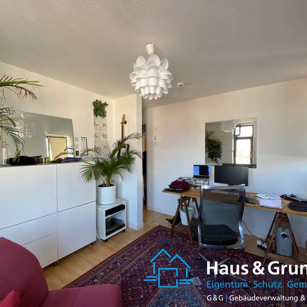 *** WG-geeignete 2-Zimmer-Wohnung mit Balkon über den Dächern von Aachen ***