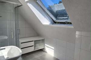 Wohnen mit Charakter: Modernisierte (Anfang 2024) Maisonette Wohnung in Köln Rath-heumAr – Rather Mauspfad 51, 51107 Rath/Heumar, Köln – Vorschaubild 32