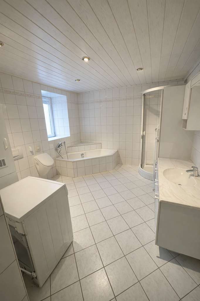 Immobilie in Wermsdorf - Einfamilienhaus in Dorfrandlage mit Garage und Garten – Teil eines sanierten Dreiseitenhofes - Bild 2