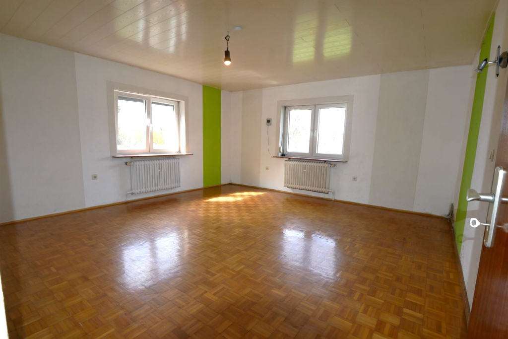 Immobilie in Weitramsdorf - Sonniger Walmdach-Bungalow mit Blick über Weitramsdorf - Bild 0