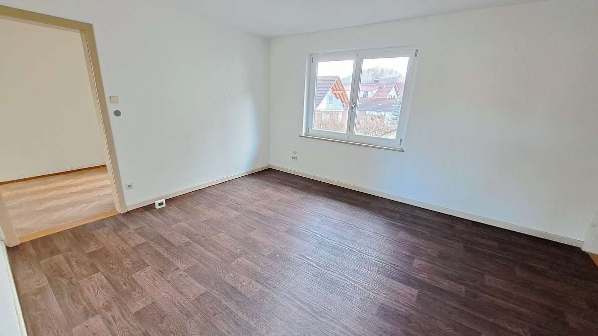 Immobilie in Lonsee - Geräumiges Einfamilienhaus mit Ausbaumöglichkeiten, großem Garten und Garage! - Bild 9