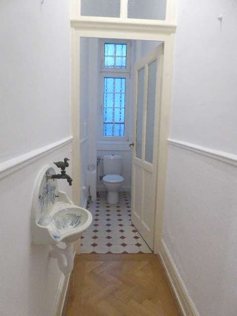 Schicke Altbauwohnung V-E-R-M-I-E-T-E-T... image