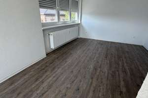 Renovierte 2-Zimmer-Wohnung mit Balkon und Klimaanlage