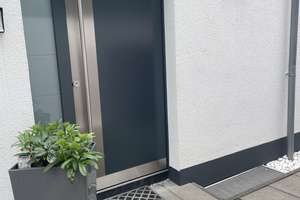 Komplett möblierte Single-Wohnung u. a. an Berufspendler langfristig und provisionsfrei zu vermieten – Die vollständige Adresse der Immobilie erhältst du vom Anbieter., 42651 Solingen-Mitte, Solingen – Vorschaubild 1