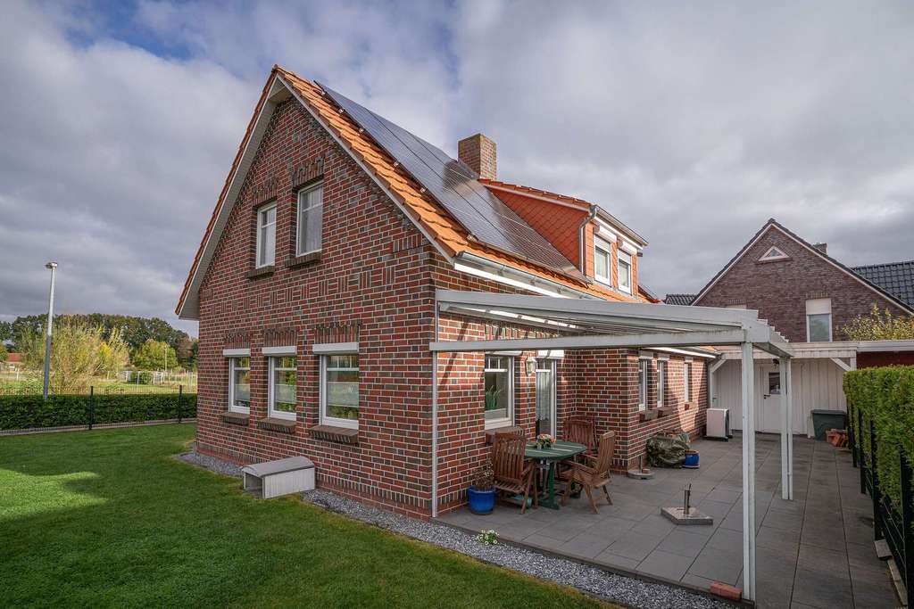 Immobilie in Marienhafe - Energieeffizientes Friesenhaus mit Wärmepumpe und PV-Anlage - Bild 1