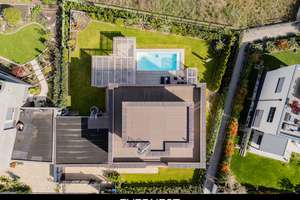 Luxurious pool villa with wellness area on Jungfernsee