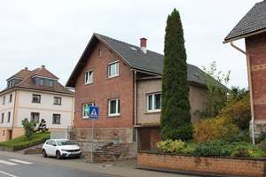 Doppelhaushälfte mit schönem Garten und Nebengebäude!!! – Die vollständige Adresse der Immobilie erhältst du vom Anbieter., 96524 Neuhaus-Schierschnitz – Vorschaubild 2