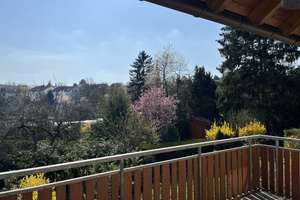 Geräumige 5-Zimmer Doppelhaushälfte in verkehrsberuhigter Lage in Bad Cannstatt