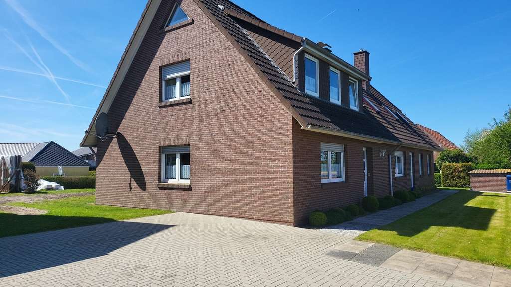 Wohnhaus mit 4 genehmigten Ferienwohnungen in bester Lage von Carolinensiel
