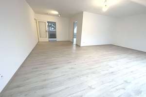 Ruhige, Sanierte, Helle 2,5-Zimmer WHG mit Tageslichtwannenbad, Einbauküche (o. E-Geräte) u. Garten