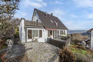 Wohnen mit Panoramablick: Solides Einfamilienhaus mit Erweiterungspotenzial – Die vollständige Adresse der Immobilie erhältst du vom Anbieter., 70619 Heumaden, Stuttgart – Vorschaubild 3
