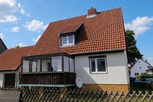 Erstbezug | 6-Zimmer-Einfamilienhaus mit großem Garten, Garage & Balkon in ruhiger Familienlage – Die vollständige Adresse der Immobilie erhältst du vom Anbieter., 38644 Goslar – Vorschaubild 1