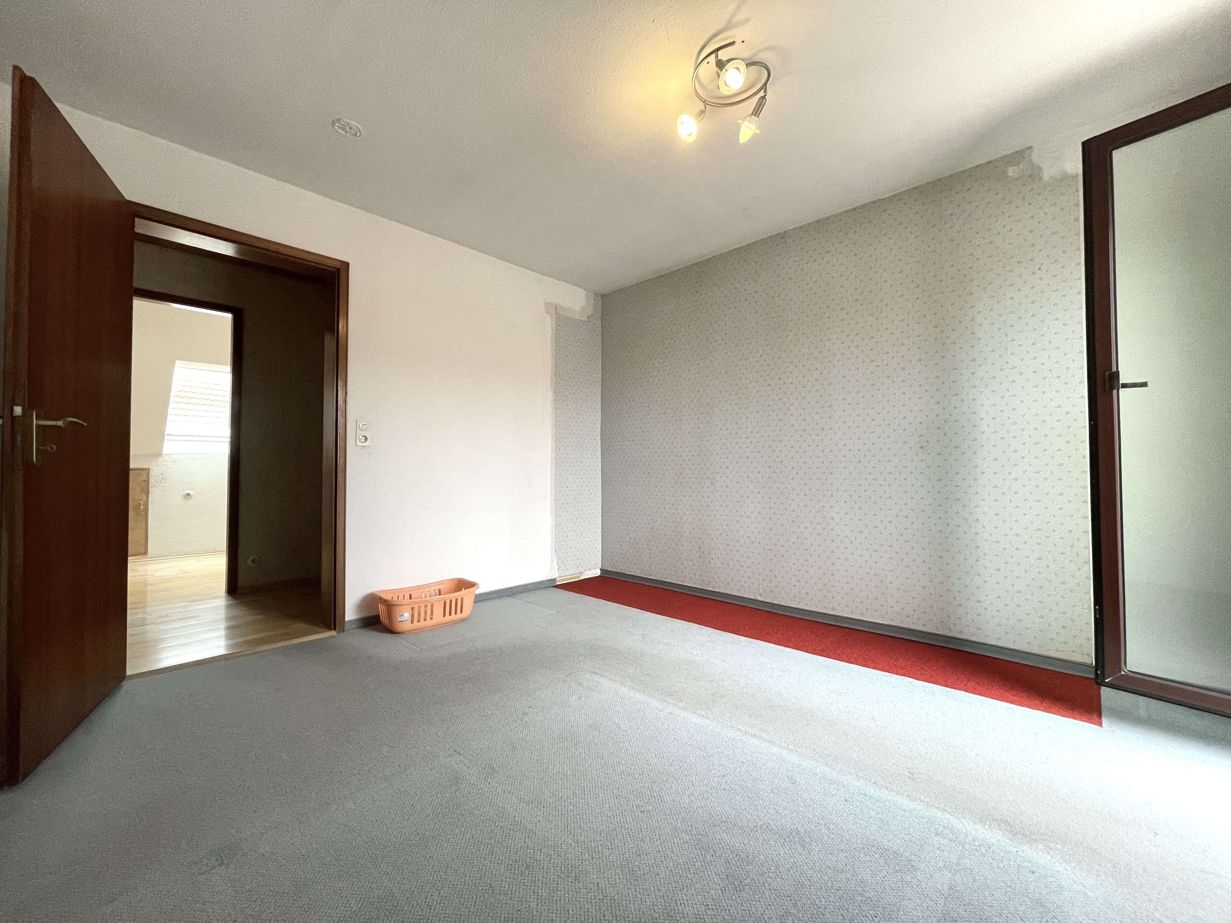 Immobilie in Filderstadt - Tolle 2,5-Zimmer-DG-Wohnung mit 2 Balkonen in Bernhausen - Bild 3