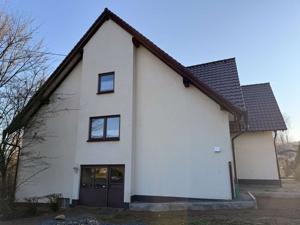 Immobilie in Bad Marienberg (Westerwald) - Solides Mehrfamilienhaus mit 5 Wohnungen und 5 Garagen! Stadt Bad Marienberg! - Bild 2