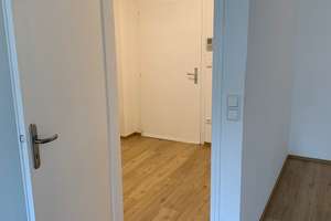 Exklusiv wohnen in Sendling-Westpark: 42 m² mit neuer Einbauküche, Balkon, U6 in 5 Min – 81377 Am Waldfriedhof, München – Vorschaubild 5