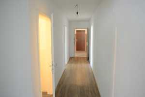 Gut geschnittene 3 Zimmerwohnung mit Balkon – Köln – Vorschaubild 3