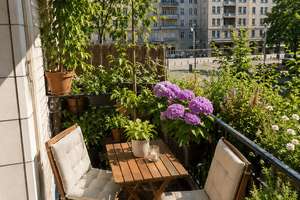 Stilvolle Altbauwohnung im berühmten Zuckerbäckerstil – Balkon mit Blick auf Architekturdenkmäler – Die vollständige Adresse der Immobilie erhältst du vom Anbieter., 10247 Friedrichshain, Berlin – Vorschaubild 3