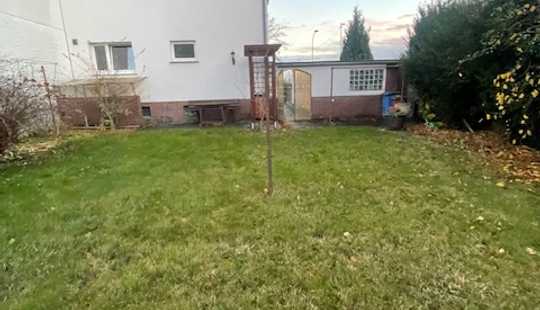 Bild von Einfamilienhaus (DHH), Oberursel, stadtnah mit großem Garten und Garage