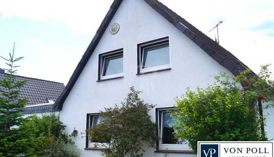 Bild von Ebenerdiges Wohnen: Großzügiges Einfamilienhaus mit Garten und Carport