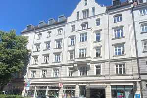 Glockenbachviertel: Sanierter Stilaltbau mit Lift und Balkon
