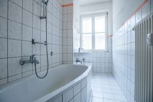Do it yourself: Handwerker-Wohnung – 3 Zimmer – mit Balkon, Badewanne und Tageslichtbad – Holteistraße 5, 10245 Friedrichshain, Berlin – Vorschaubild 3