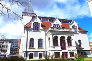 Hochwertige 3-Raum-Dachgeschosswohnung in einzigartiger Villa mit Parkett, Vollbad und Einbauküche!! – Rosa-Luxemburg-Str. 3, 18055 Stadtmitte, Rostock – Vorschaubild 32