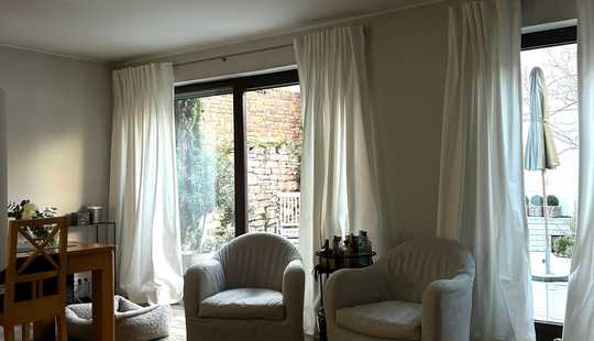 Bild von Charmante Doppelhaushälfte mit offenem Grundriss, Kamin & eingewachsenem Garten