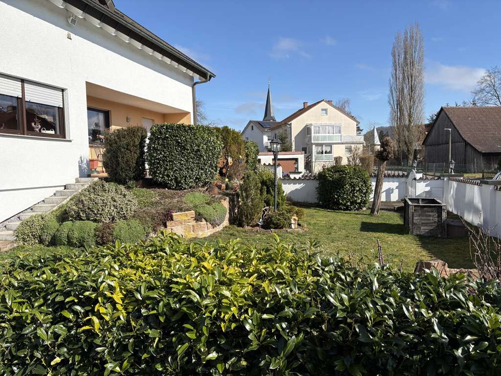 Immobilie in Bretzfeld - Großzügige Erdgeschosswohnung mit Garten und Hobbyraum in Adolzfurt - Bild 3