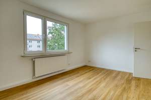 Erstbezug nach Kernsanierung! Stylische 2-Zimmer- Wohnung mit Loggia & Garage – Schierholzstraße 96, 30625 Kleefeld, Hannover – Vorschaubild 1