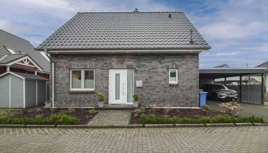 Bild von Moderner Wohnkomfort: EFH mit vielen Highlights in naturnaher Lage