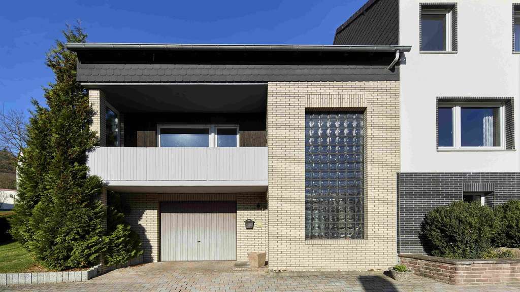 Immobilie in Beverungen - Charmante Doppelhaushälfte mit Garten & Weitblick - Bild 3