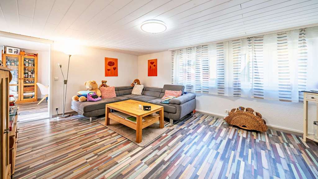 Immobilie in Adelsheim - Liebevoll renoviertes Fachwerkhaus mit Sonnenterrasse und Garten - Bild 3