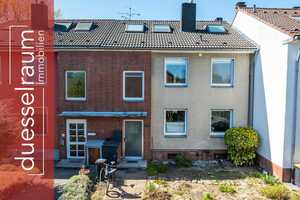 Wersten: sanierungsbedürftiges Zweifamilienhaus mit Terrasse, Garten und Balkon in ruhiger Lage! – Düsseldorf – Vorschaubild 1