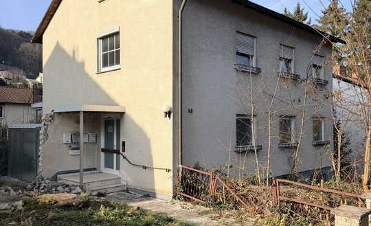 4-Parteien Haus mit viel Potenzial und ruhiger Lage in Hambach