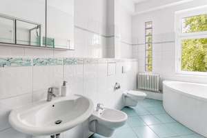 Schicke Altbau-Perle in Friedrichshain: 82 m², Balkon, Lift & bezugsfrei – Die vollständige Adresse der Immobilie erhältst du vom Anbieter., 10243 Friedrichshain, Berlin – Vorschaubild 7