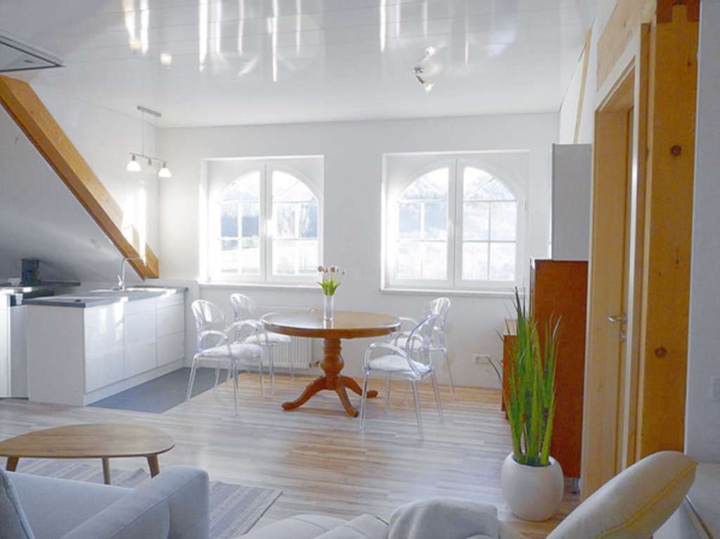 Immobilie in Erlenbach bei Dahn - Wunderschöne Eigentumswohnung mit Blick zur Burg Berwartstein und zum Lindelbrunn - Bild 0