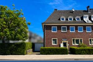 Doppelhaushälfte mit Garten, Balkon und drei Wohneinheiten in exklusiver Neutor-Lage