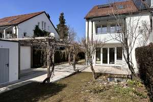 Traumhafte DHH mit individuellem Garten und kleinem Pool in Obermenzing