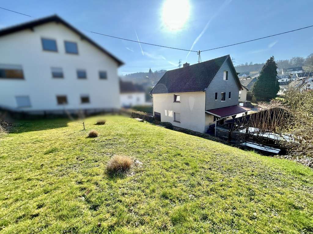 Immobilie in Kirchen (Sieg) - **Gepflegtes Wohnhaus für die ganze Familie in attraktiver Lage** - Bild 3